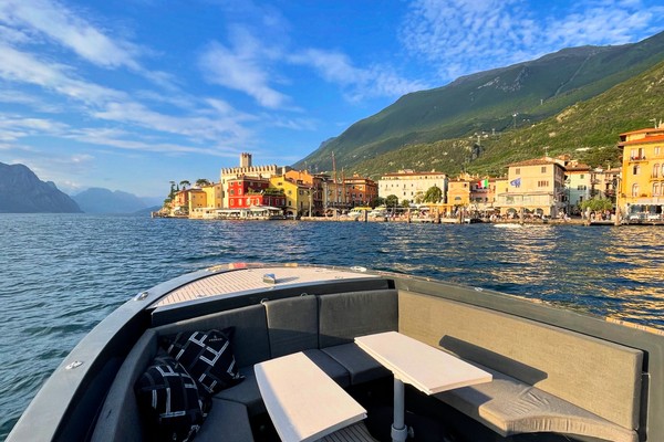 Verdeblu Boat Rental - Frauscher 1017 lido | Noleggio motoscafo sul Lago di Garda